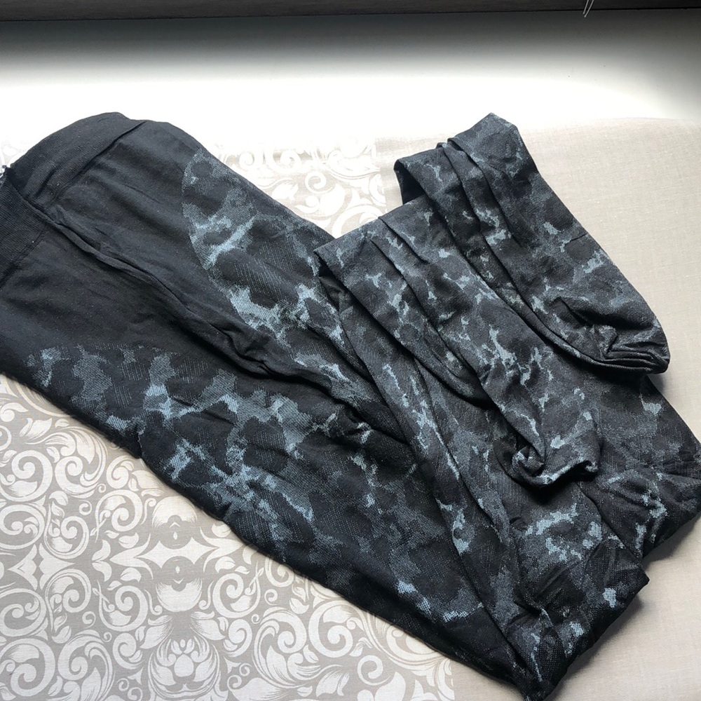 FREE* Printed Tights Size small